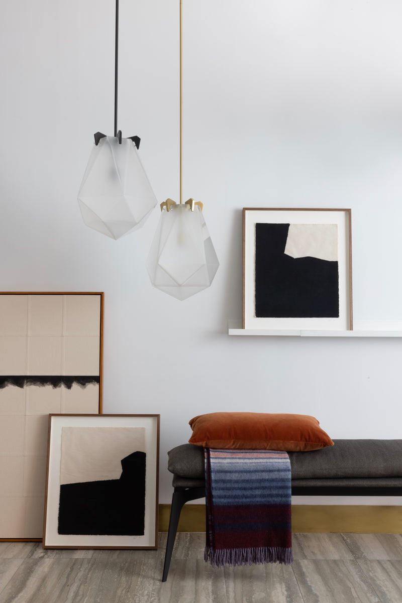 A powerful warm light diffused through double-blown glass, the Briolette Small Pendant showcases striking prismatic contours held by the brand’s signature metallic prongs.
