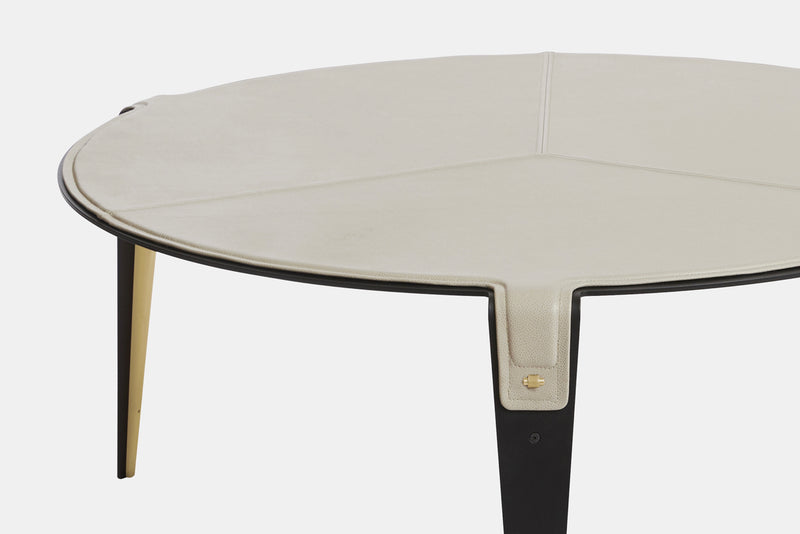 A traditional silhouette with unconventional detail, Gabriel Scott accents the Bardot Coffee Table with unique features. The formed metal frame is supported by a ribbed structure in contrasting metal hardware giving the table both body and color.